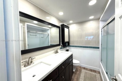 Condo in Weston, Florida, 2 bedrooms  № 2069639 - photo 14