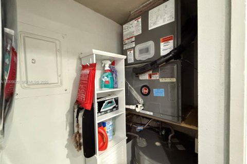 Condo in Weston, Florida, 2 bedrooms  № 2069639 - photo 24