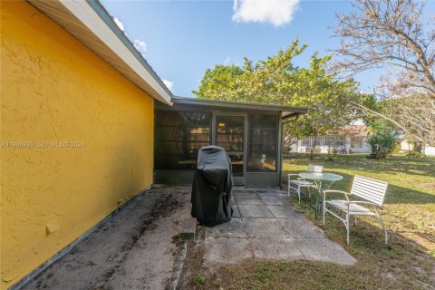 House in LaBelle, Florida 2 bedrooms, 74.69 sq.m. № 2003106 - photo 22