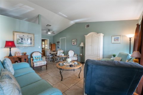 House in LaBelle, Florida 2 bedrooms, 74.69 sq.m. № 2003106 - photo 9