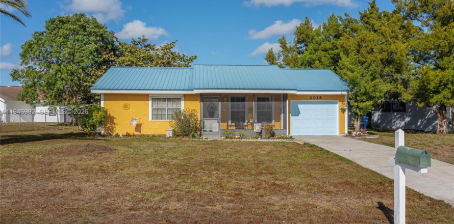 House in LaBelle, Florida 2 bedrooms, 74.69 sq.m. № 2003106