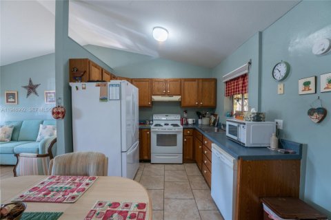 House in LaBelle, Florida 2 bedrooms, 74.69 sq.m. № 2003106 - photo 11