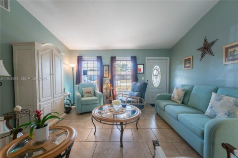 House in LaBelle, Florida 2 bedrooms, 74.69 sq.m. № 2003106 - photo 5