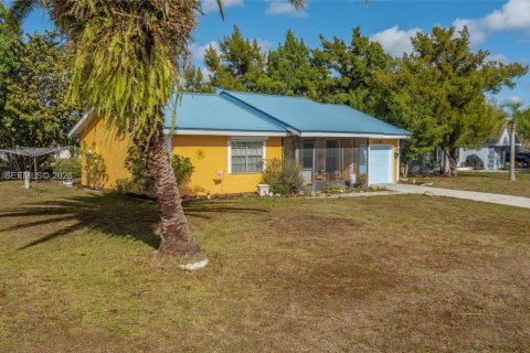 House in LaBelle, Florida 2 bedrooms, 74.69 sq.m. № 2003106 - photo 2