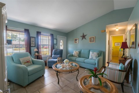 House in LaBelle, Florida 2 bedrooms, 74.69 sq.m. № 2003106 - photo 7