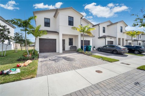Adosado en venta en Miami, Florida, 3 dormitorios, 157.47 m2 № 1984841 - foto 2