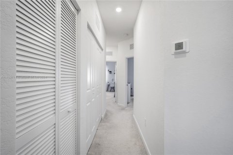 Adosado en venta en Miami, Florida, 3 dormitorios, 157.47 m2 № 1984841 - foto 16
