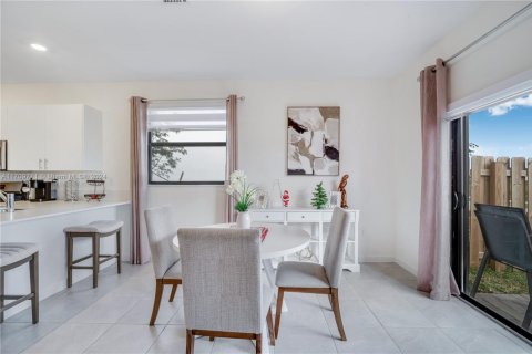 Adosado en venta en Miami, Florida, 3 dormitorios, 157.47 m2 № 1984841 - foto 10
