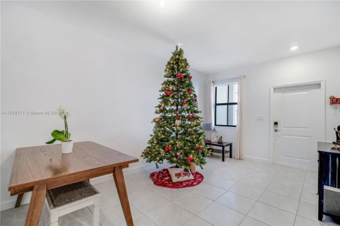Adosado en venta en Miami, Florida, 3 dormitorios, 157.47 m2 № 1984841 - foto 4