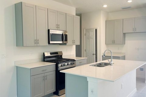 House in Wildwood, Florida 3 bedrooms, 124.02 sq.m. № 1560846 - photo 2