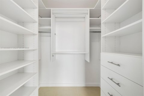 Condominio en venta en Miami, Florida, 2 dormitorios, 102.84 m2 № 1814299 - foto 9