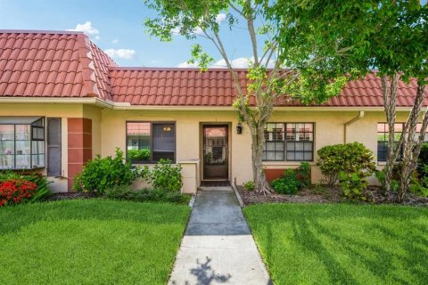 Casa en venta en Clearwater, Florida, 2 dormitorios, 130.06 m2 № 1837365 - foto 1