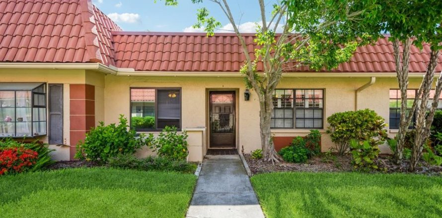 House in Clearwater, Florida 2 bedrooms, 130.06 sq.m. № 1837365