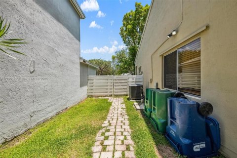 Casa en venta en Miami, Florida, 4 dormitorios, 193.61 m2 № 1683240 - foto 7