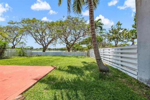 Casa en venta en Miami, Florida, 4 dormitorios, 193.61 m2 № 1683240 - foto 8