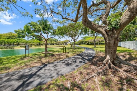 Casa en venta en Miami, Florida, 4 dormitorios, 193.61 m2 № 1683240 - foto 17