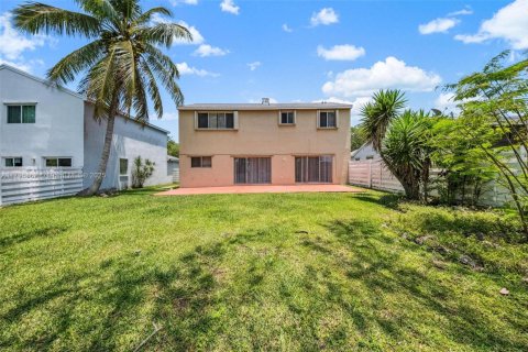 Casa en venta en Miami, Florida, 4 dormitorios, 193.61 m2 № 1683240 - foto 16