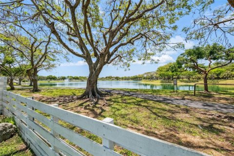 Casa en venta en Miami, Florida, 4 dormitorios, 193.61 m2 № 1683240 - foto 15
