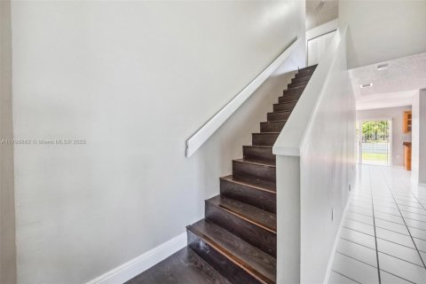 Casa en venta en Miami, Florida, 4 dormitorios, 193.61 m2 № 1683240 - foto 24