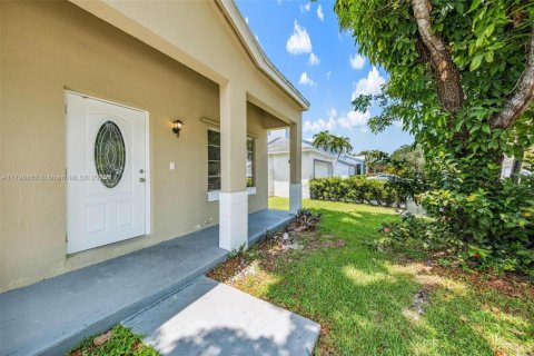 Casa en venta en Miami, Florida, 4 dormitorios, 193.61 m2 № 1683240 - foto 5