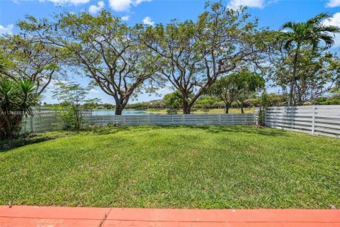 Casa en venta en Miami, Florida, 4 dormitorios, 193.61 m2 № 1683240 - foto 9