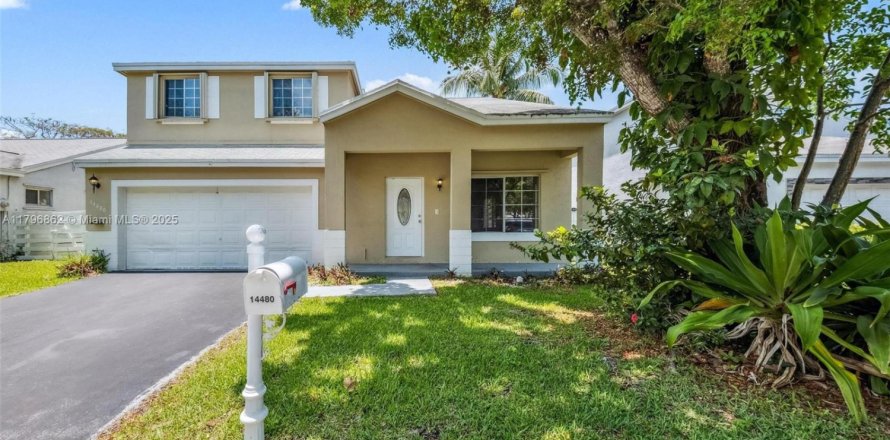 Casa en Miami, Florida 4 dormitorios, 193.61 m2 № 1683240