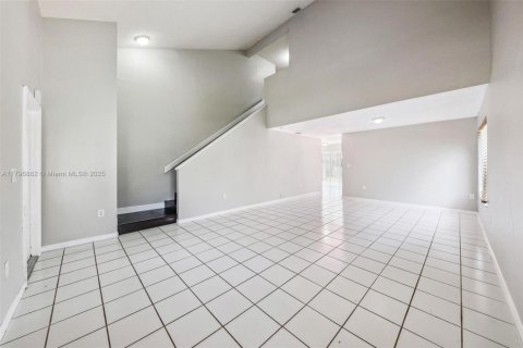 Casa en venta en Miami, Florida, 4 dormitorios, 193.61 m2 № 1683240 - foto 23