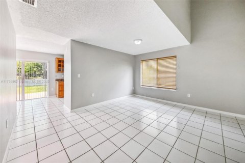 Casa en venta en Miami, Florida, 4 dormitorios, 193.61 m2 № 1683240 - foto 25