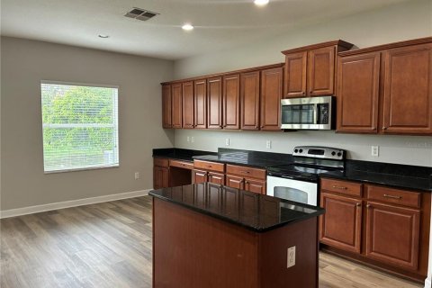 House in Tampa, Florida 6 bedrooms, 291.53 sq.m. № 1912448 - photo 7
