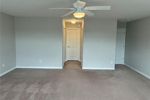 House in Tampa, Florida 6 bedrooms, 291.53 sq.m. № 1912448 - photo 29
