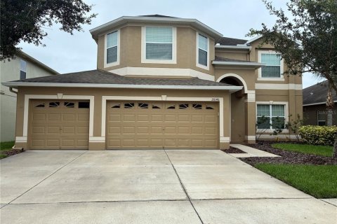 House in Tampa, Florida 6 bedrooms, 291.53 sq.m. № 1912448 - photo 1