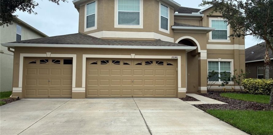 Casa en Tampa, Florida 6 dormitorios, 291.53 m2 № 1912448