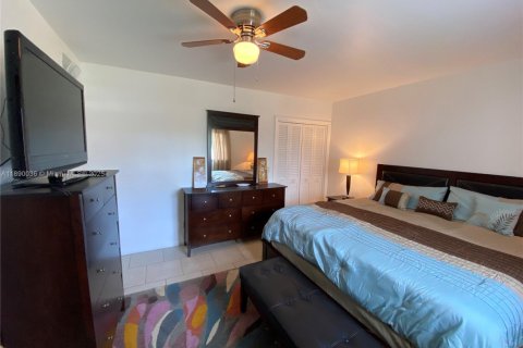 Снять в аренду кондоминиум в Халландейл-Бич, Флорида 1 спальня, 58.99м2, № 1939270 - фото 23