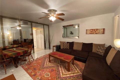 Снять в аренду кондоминиум в Халландейл-Бич, Флорида 1 спальня, 58.99м2, № 1939270 - фото 15