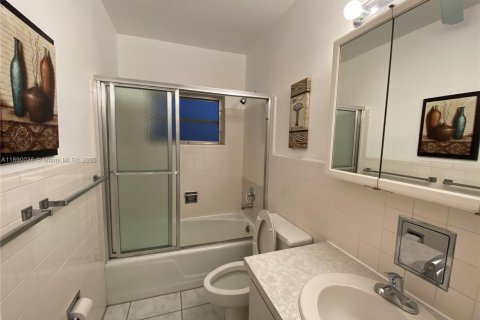 Снять в аренду кондоминиум в Халландейл-Бич, Флорида 1 спальня, 58.99м2, № 1939270 - фото 24