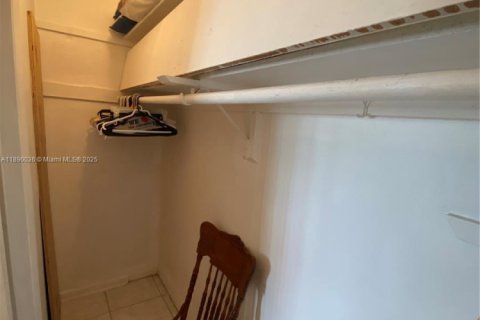 Снять в аренду кондоминиум в Халландейл-Бич, Флорида 1 спальня, 58.99м2, № 1939270 - фото 19