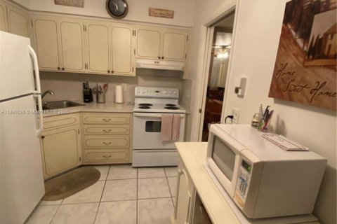 Снять в аренду кондоминиум в Халландейл-Бич, Флорида 1 спальня, 58.99м2, № 1939270 - фото 7