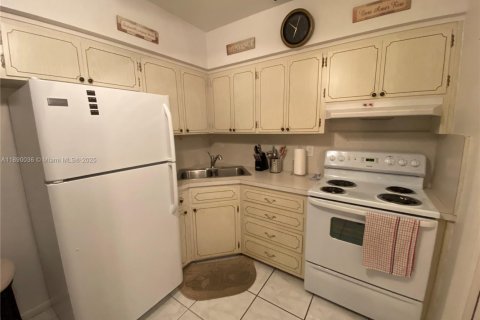 Снять в аренду кондоминиум в Халландейл-Бич, Флорида 1 спальня, 58.99м2, № 1939270 - фото 10