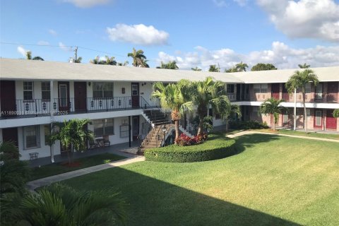 Снять в аренду кондоминиум в Халландейл-Бич, Флорида 1 спальня, 58.99м2, № 1939270 - фото 3
