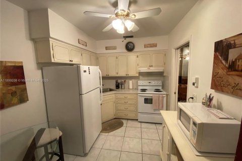 Снять в аренду кондоминиум в Халландейл-Бич, Флорида 1 спальня, 58.99м2, № 1939270 - фото 6