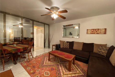 Снять в аренду кондоминиум в Халландейл-Бич, Флорида 1 спальня, 58.99м2, № 1939270 - фото 12