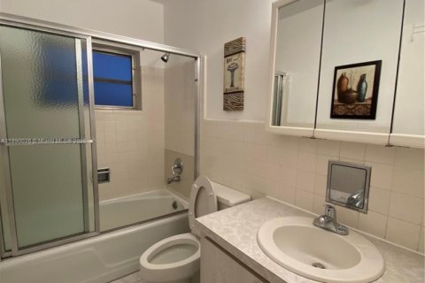 Снять в аренду кондоминиум в Халландейл-Бич, Флорида 1 спальня, 58.99м2, № 1939270 - фото 25