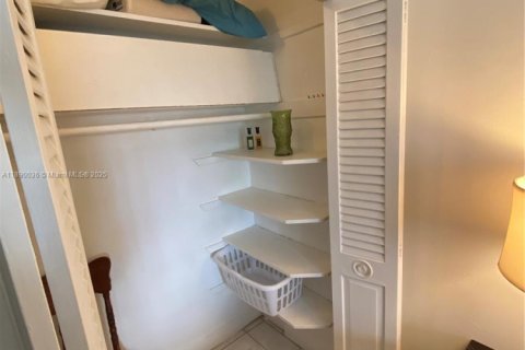 Снять в аренду кондоминиум в Халландейл-Бич, Флорида 1 спальня, 58.99м2, № 1939270 - фото 20