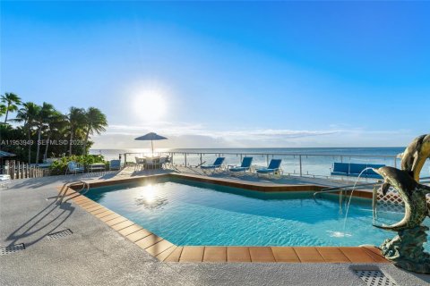 Casa en venta en Coral Gables, Florida, 5 dormitorios, 368.64 m2 № 2017398 - foto 11