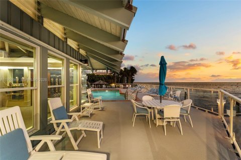 Casa en venta en Coral Gables, Florida, 5 dormitorios, 368.64 m2 № 2017398 - foto 10