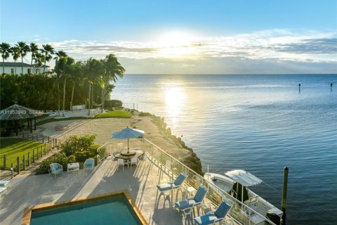 Casa en venta en Coral Gables, Florida, 5 dormitorios, 368.64 m2 № 2017398 - foto 4