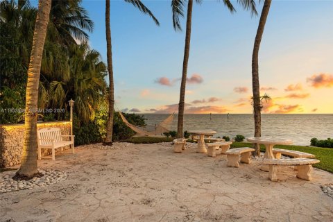 Casa en venta en Coral Gables, Florida, 5 dormitorios, 368.64 m2 № 2017398 - foto 28