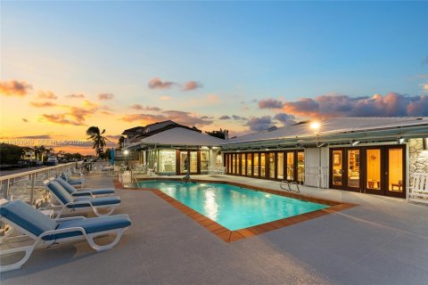 Casa en venta en Coral Gables, Florida, 5 dormitorios, 368.64 m2 № 2017398 - foto 13