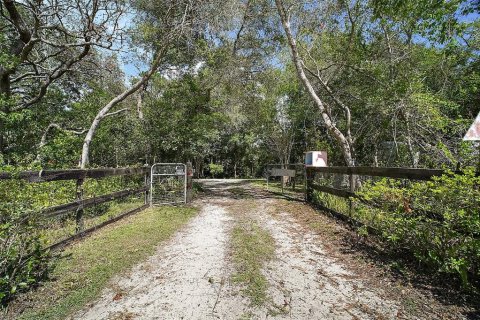 House in Paisley, Florida 2 bedrooms, 152.27 sq.m. № 1791251 - photo 4