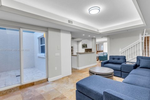 Снять в аренду таунхаус в Дирфилд-Бич, Флорида 3 спальни, 216.18м2, № 2033411 - фото 24